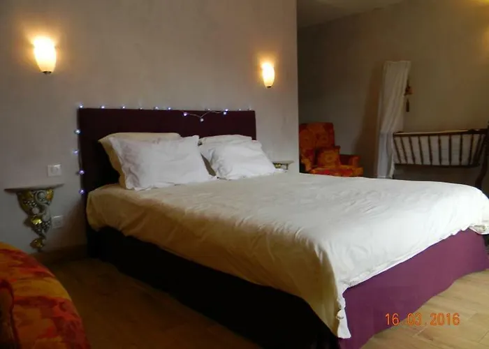 La Ferme Pateli Alojamento de Acomodação e Pequeno-almoço Courouvre