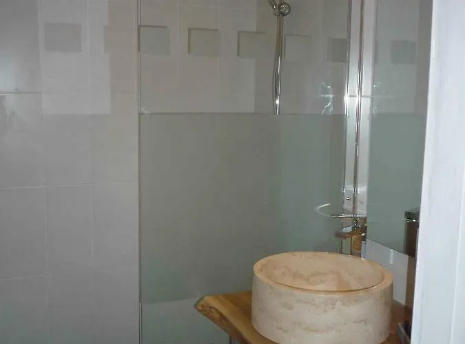 Alojamento de Acomodação e Pequeno-almoço La Ferme Pateli 3*